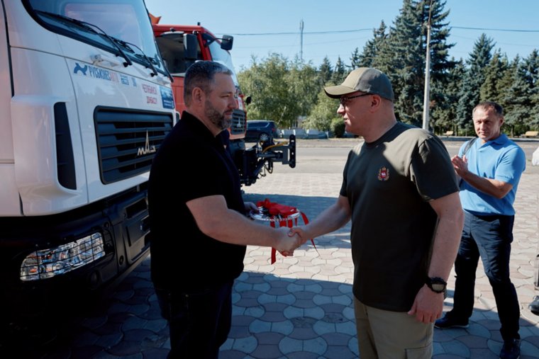 Челябинский губернатор передал властям Ясиноватой в ДНР дроны для военных. Фото